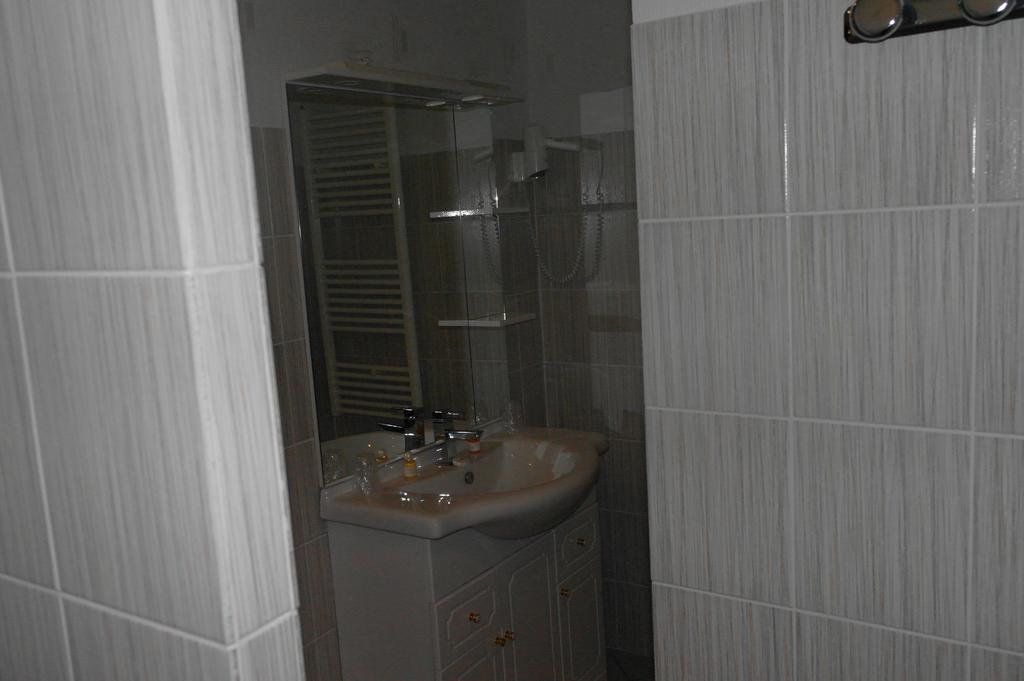 Hostellerie Saint Clement Vic-sur-Cère Εξωτερικό φωτογραφία