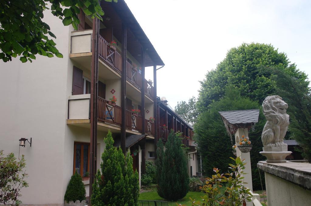 Hostellerie Saint Clement Vic-sur-Cère Εξωτερικό φωτογραφία