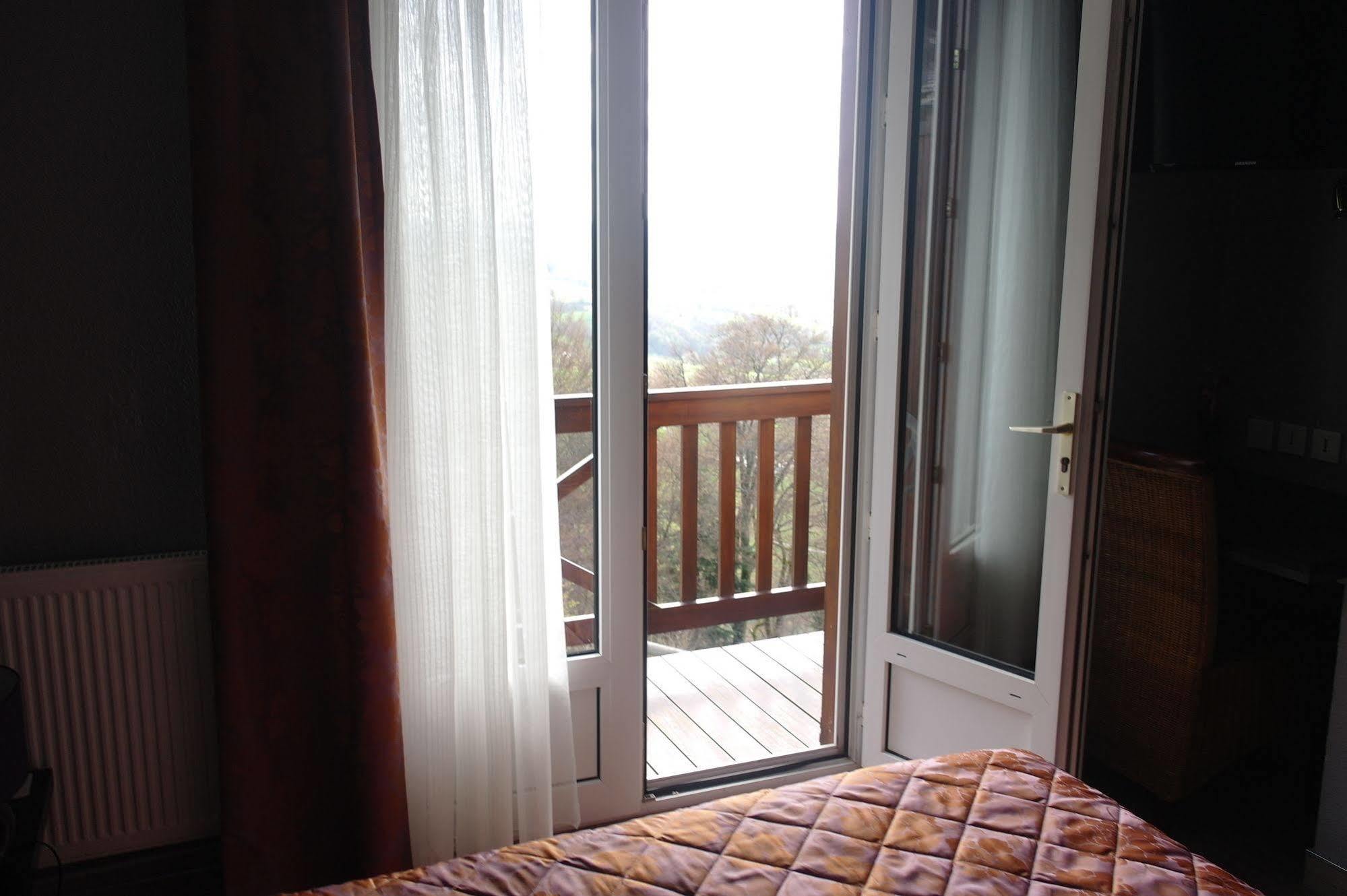 Hostellerie Saint Clement Vic-sur-Cère Εξωτερικό φωτογραφία