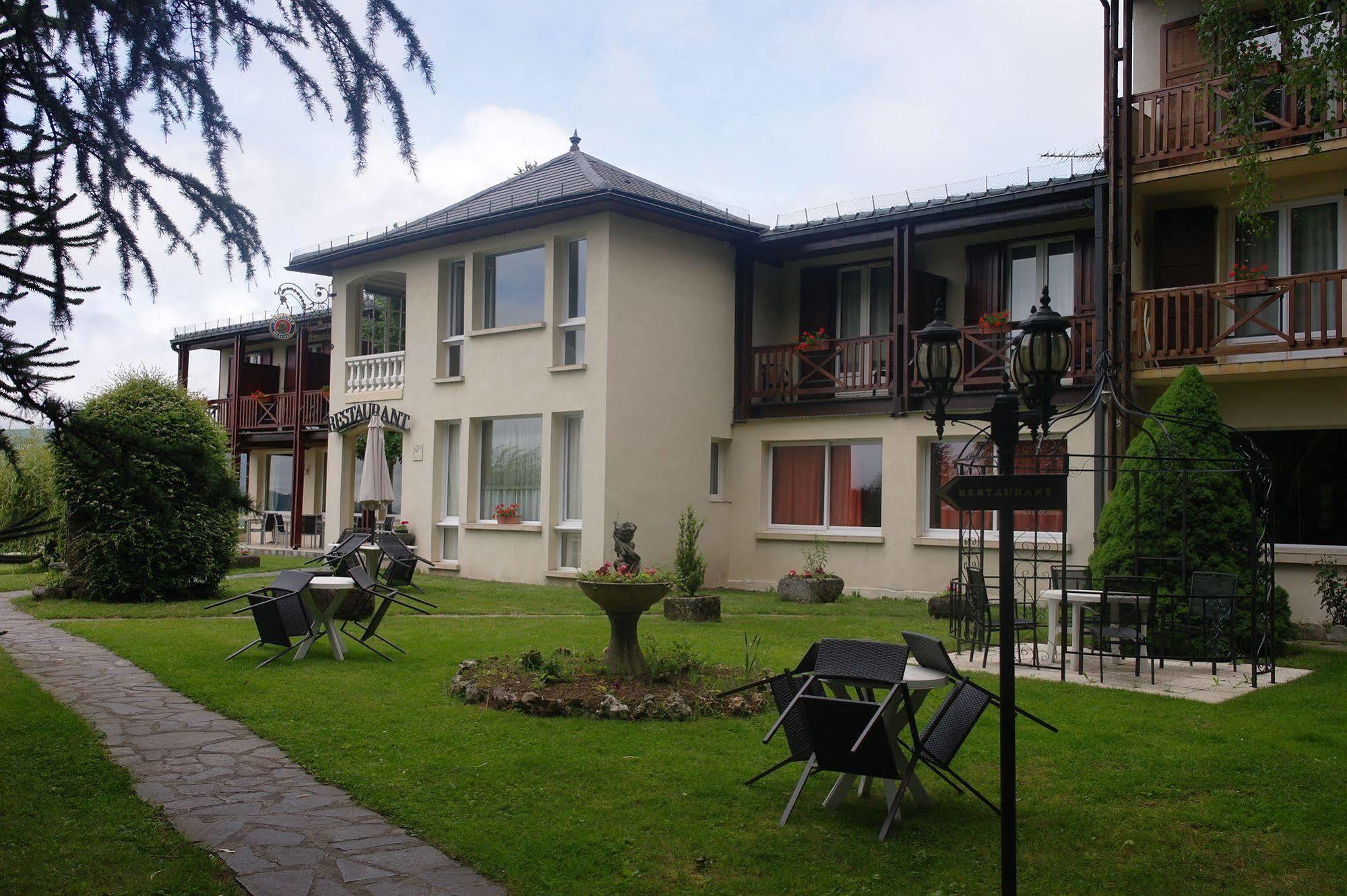Hostellerie Saint Clement Vic-sur-Cère Εξωτερικό φωτογραφία