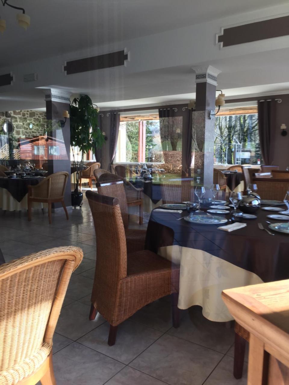 Hostellerie Saint Clement Vic-sur-Cère Εξωτερικό φωτογραφία